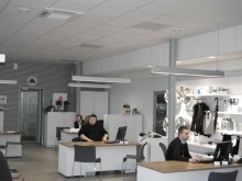 AUTOSALONO, BIURO ŠILDYMAS KAUNE 