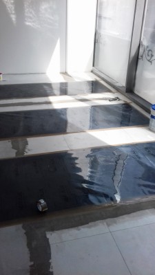 BIURO PATALPŲ ŠILDYMAS (GRINDINIS ŠILDYMAS)