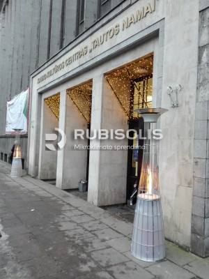 DUJINIAI ŠILDYTUVAI PRIE „TAUTOS NAMŲ“ ĮĖJIMO