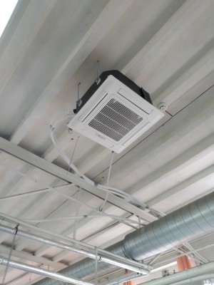 Kasetinių mono-split šildymo-kondicionavimo sistemų Hisense komplektai