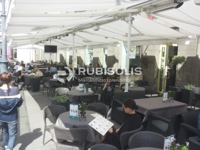 Kavinės "La Crepe" Gedimino pr. Vilniuje terasos šildymas