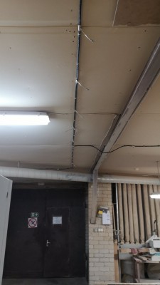 ORO DRĖKINIMAS BILIARDO STALŲ GAMYBOS CECHUOSE