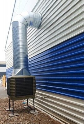 PLASTIKO GAMYKLOS CECHŲ VĖSINIMAS IR ORO IŠTRAUKIMAS