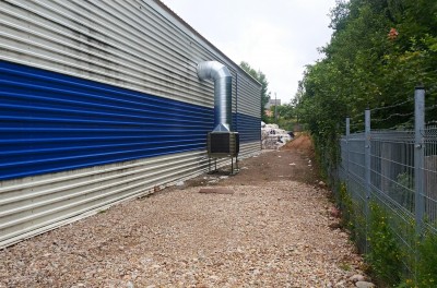 PLASTIKO GAMYKLOS CECHŲ VĖSINIMAS IR ORO IŠTRAUKIMAS